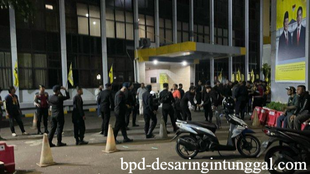 Viral Usai Airlangga Mundur Markas Golkar Dijaga Brimob